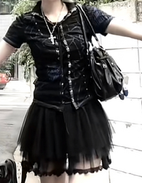 こんな感じの服の系統で冬服売ってる通販ありますか。出来れば1
