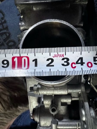 FCRキャブレターなんですけど、この画像から何パイのFCRかわかり