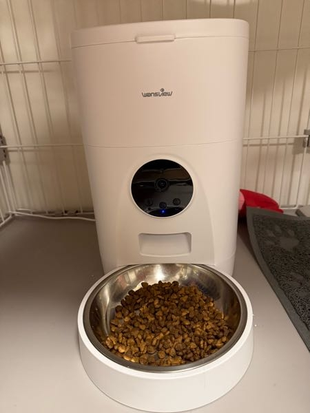 ワンズビューの自動給餌器について。我が家の猫にこちらの製品を使って