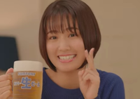 サントリー生ビールの CM に出ているこの女性は誰でしょうか？ 