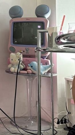 このテレビみたいなやつの商品売ってるところ貼ってください！ ご教授お願いします♡