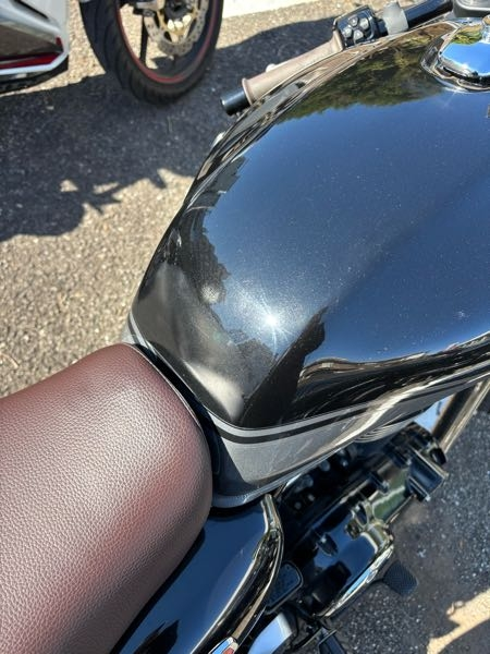 質問です！バイクのタンクのこういう色ムラは塗装しかないですか？