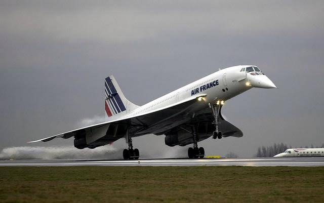 昔、飛んでいた超音速旅客機のコンコルド（Concorde)って、747-400とかエアバス社の航空機の飛ばし方とは全然異なる感じだったんでしょうか？ 素人ながら、どちらも原理原則、『飛ぶという乗り物』においては同じなので、全く共通項が無いとは思えないですが、軽四とフェラーリぐらいの運転の違いみたいな感じですかね？