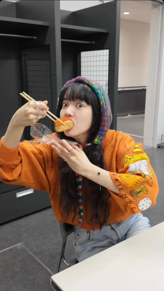 あいみょんがつけているこのブレスレットはどこのブランドのもの