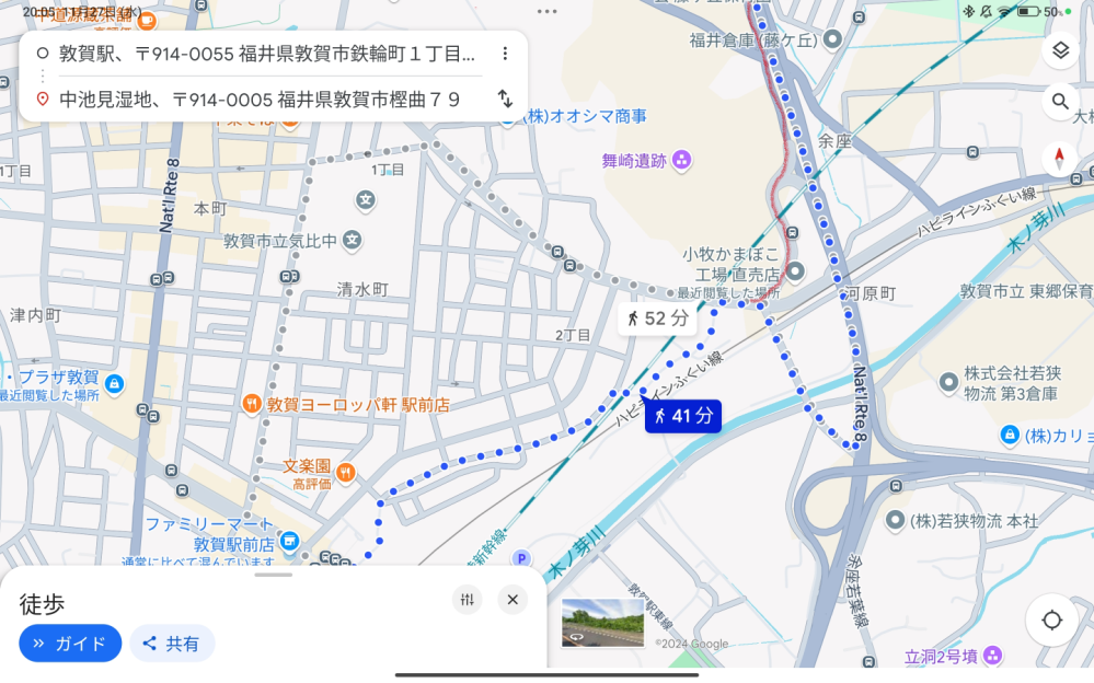 福井県敦賀市の道路についてです。 私は敦賀に旅行に行こうとしているのですが、敦賀駅から中池見湿地までの徒歩の経路をグーグルマップで調べたところ画像のようなルートになりました。 ですが、赤線のルートの方が早く行けると思うのですがなぜ案内されないのでしょうか？ 理由をご存知の方がいらっしゃいましたらご回答いただけると幸いです。