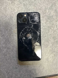 iPhoneの背面割れてしまったんですけどこのまま使って大丈夫で iPhoneの背面割れてしまったんですけどこのまま使って大丈夫で