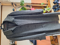 いま、スーツを着たときの、冬用のこのコートは時代遅れでしょう  