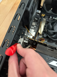 hp - 【ぽんた】表記からグラボなしに変更 pcのグラボの外し方について質問です。写真の場所にネジがあるの