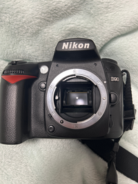 NikonのD90を譲ってもらって使っていたのですが今日クリーニングミラーアップを何もわからずにしてしまい、ミラーが上がったままになってしまいました。対処法を教えていただきたいです 