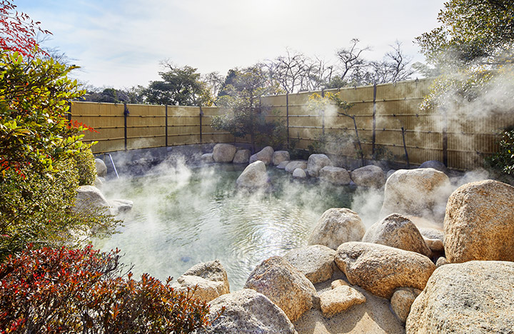 東日本と西日本の温泉を比べると 傾向としてどんなことが違いますか？ どちらの温泉が好きですか？