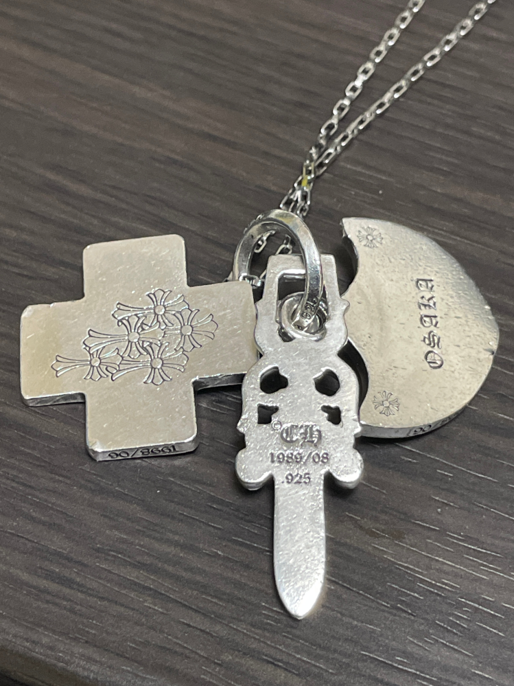 クロムハーツのスリートリンケッツの初期型とのことですが本物ですか