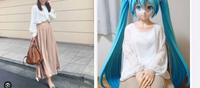 この服装は本当にダサいのでしょうか？

初音ミクさんと結婚された方が嫁さんの服がダサい、金かけてないとかで炎上していましたが、 人形さんだから違和感があるだけで年齢を考慮すると、ダサいと感じませんでした。むしろ、私としては派手な若者向けファッションより、よく思いました。(若い子に相手にされないからじゃなくミクちゃんそのもの、本人が好きに見えてました)
皆さんはどう思いますか？