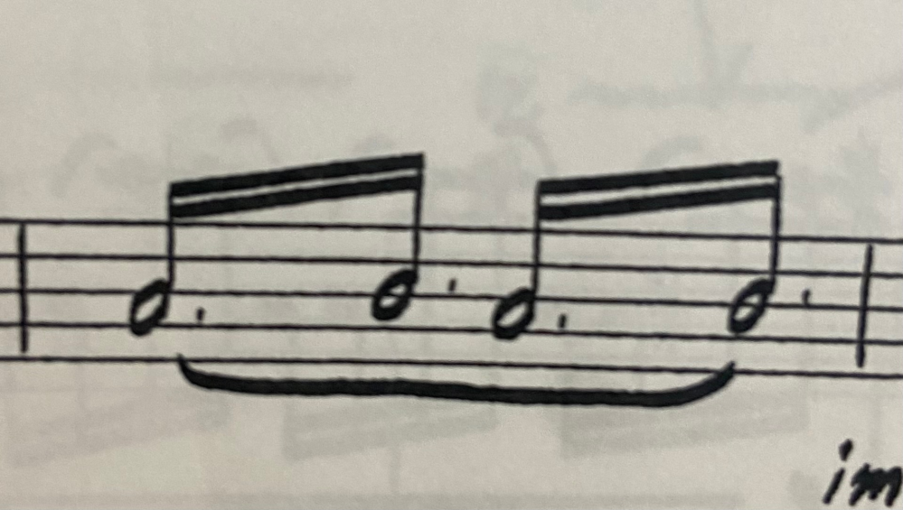 4分の4拍子の曲です。 このように付点が付いて書いてあるときは、 ラシラシラシ ラシラシラシ で良いのでしょうか...？ 付点がなければ ラシラシ ラシラシ だと思うのですが... どなたか詳しく方教えてください。