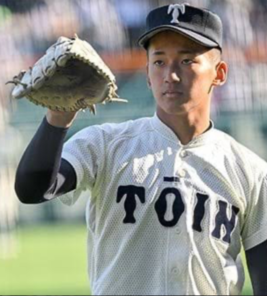 この前田悠伍くんのグローブって縦型か横型どっちか教えてくださ