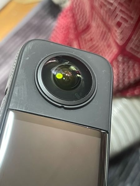 insta360のレンズにレンズクロスでは取れないモヤッとしたキズが出来てしまったんですけど綺麗に消す方法ありませんか？激落くんとかってどうですかね、使ったらさらにキズついちゃいますかね？ 綺麗に消す方法分かる方いませんか！