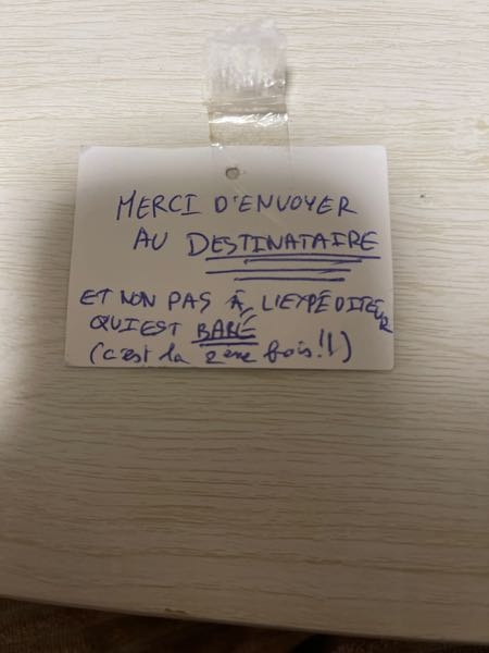 【至急】 英語 フランス語 フランスからのメッセージなのですが、翻訳いただけないでしょうか？ そもそもローマ字が読み解けません。