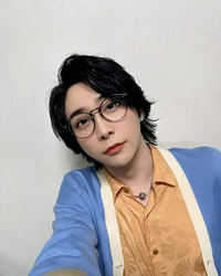 ミセスグリーンアップルの大森さん
ネットに回ってる写真を見ると顎や鼻が若干変わってるのですが大森さんが直接若干加工されてますか？ 