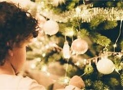 子供の頃からクリスマスツリーに飾っているものは何ですか？