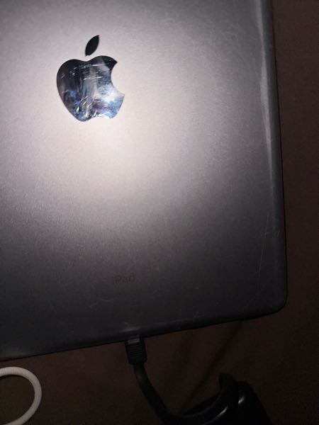 iPadの第9世代いくらで売れますか？64GBで傷は写真くらいです