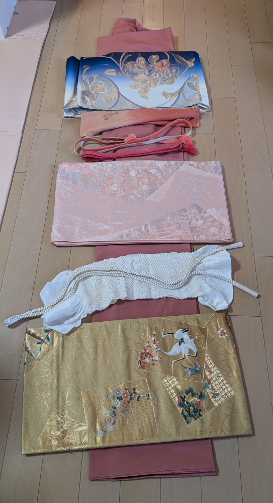 卒園式の着物について質問です。ピンクの色無地着物と、手持ちの 
