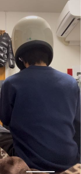 ヘルメットで質問です族ヘル買ったのですが頭がでかいせいか後ろが