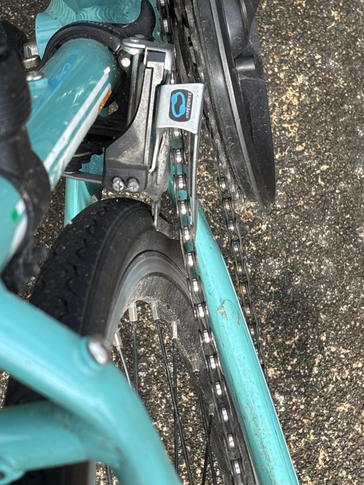 至急！！！クロスバイクの不良についてです。写真のとおりチェーンや 