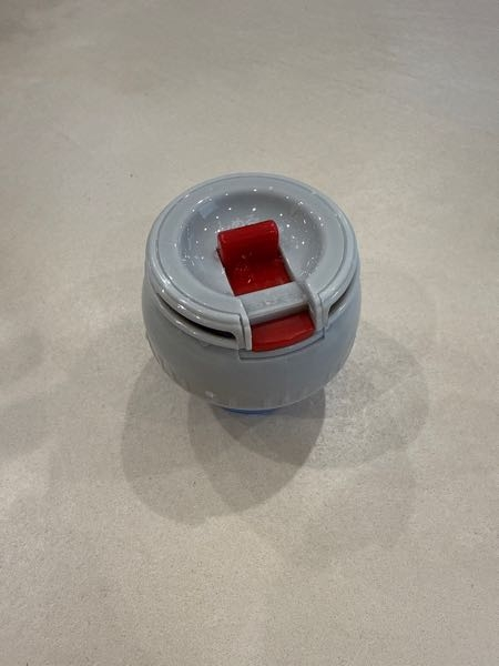コップ付きの水筒なんですが中のこれは分解できますか？ 中に入った水が中々乾かないし洗えてるから心配です。