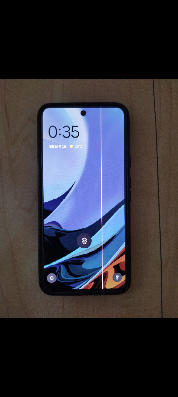 pixel8を使用していますが、時折画面に紫の縦線が入りますネッ