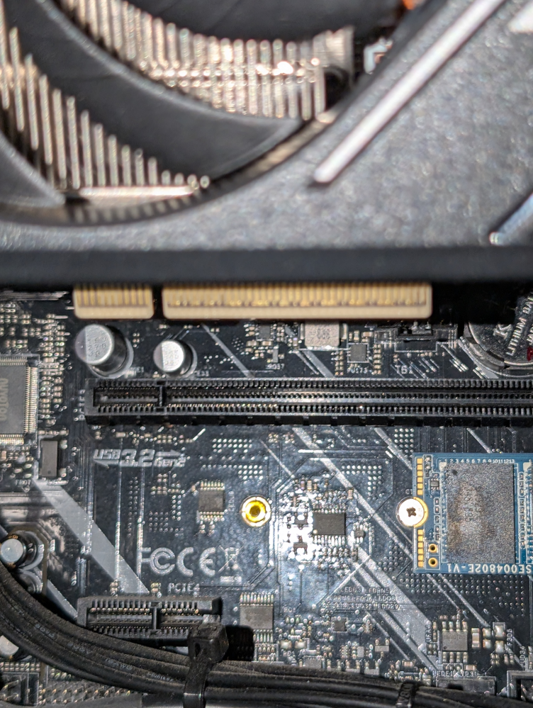 グラボ交換についてグラフィックボードとマザーボードの差し込む端子の