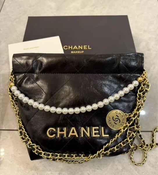 CHANELmakeupのVIPギフトでこんなCHANEL22みたいな - Yahoo!知恵袋