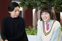 クイズです。朝ドラ「あんぱん」出演中のこの2人の共演している作品名と俳優名(2名)は？ 