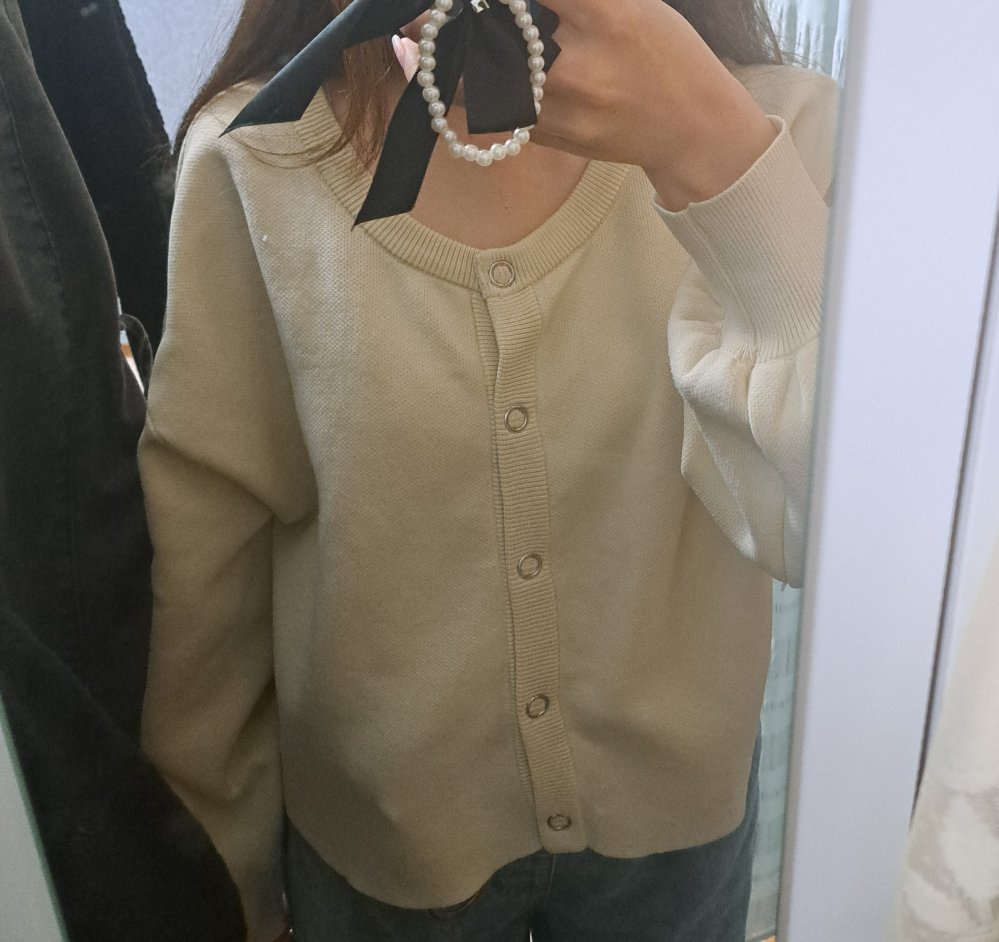大至急お願します この服って上着として着る服ですか？ それとも普通に上着じゃなくても着れる服ですか？