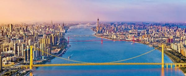 都市の大きさ(面積では無いです)について 日本の東京を10として 大阪が8だとします。 中国の武漢ってどうだと思いますか？