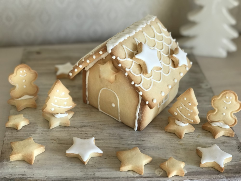 クリスマスには小さくてもお菓子の家はあった方がいいですか？