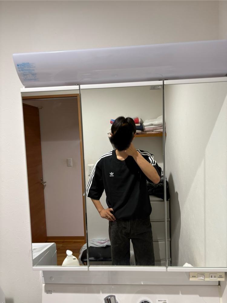 至急お願いします！ 半袖の袖が肘よりちょい長めやとださかったりしますか？！ ご回答お願い致します！