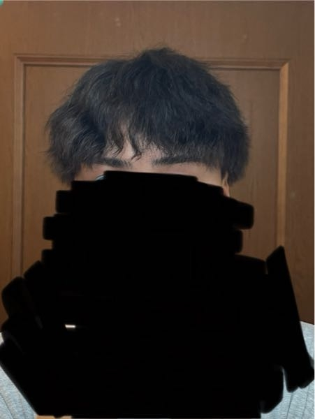 昨日パーマかけました。今日お風呂上がって完全に乾かしてみると写真から見て左側が段差のようになっていました。右側はけっこう理想なのですが左側をどうにかすることできませんか？ パーマが緩んでも良いので教えて欲しいです。