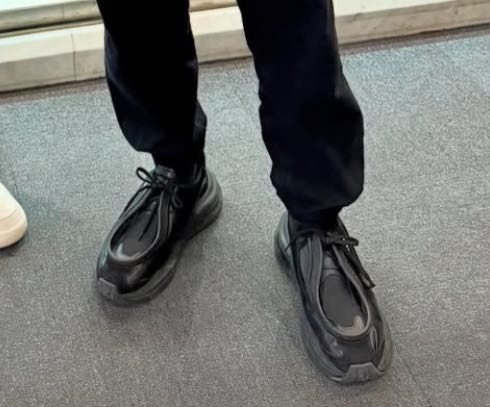 靴のブランドに関しての質問です。 画像の靴ですが、どこのブランドのものかわかりますでしょうか。ご教示よろしくお願い申し上げます。
