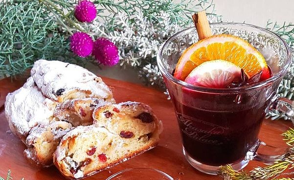 シュトーレンはホットワインと一緒に食べるものなのですか？