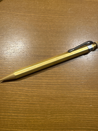 カヴェコスペシャルの0.5とステッドラーヘキサゴナルの0.5で迷っ