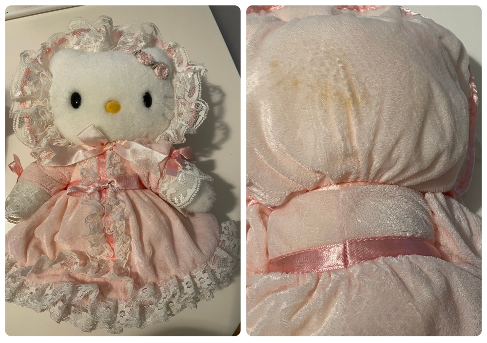 ぬいぐるみを綺麗にしたいです。 先日おばぁちゃんが亡くなりました。 そこで、生前もらったぬいぐるみを綺麗にしたいです。 素材がかなり繊細そうなので、色落ちや損傷がない洗い方を皆さんに聞きたいです。 どうかよろしくおねがいします。