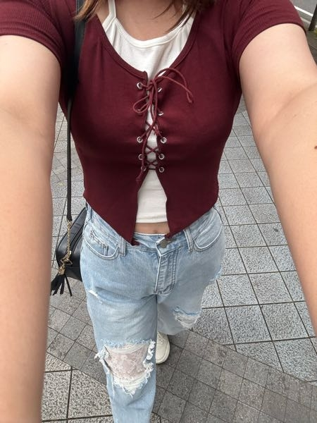 この服の中の白いものに外側の赤い色が移ってしまいました、白いものと赤いものはセットになっていて白だけ洗うことはできません。 もう一度洗濯はしましたがどうしたら落ちますか。