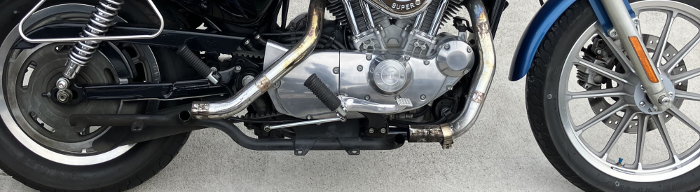 ハーレースポーツスターのマフラーについて04年式のXL883に乗っ