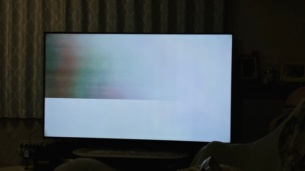 AQUOS 4T-C60BN1 液晶テレビ 画面不良 シャープのAQUOSTVについて質問させてください。画面下部が