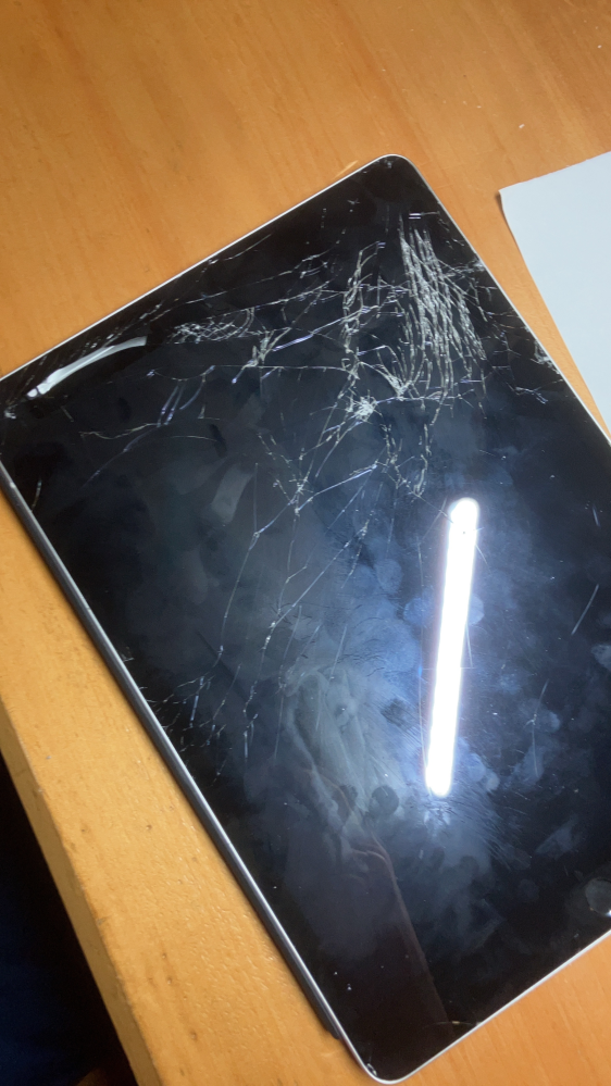 ipadの画面修理について質問です。iPadの第9世代を使っ - Yahoo!知恵袋