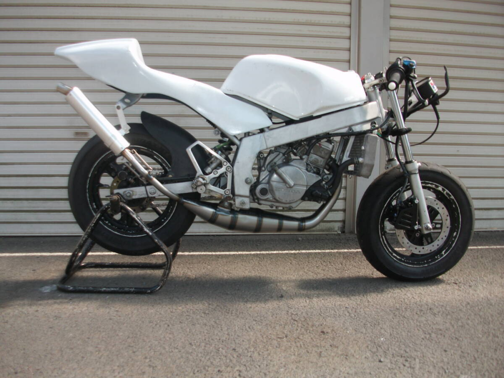 NS1をCBX仕様にカスタムする時ってテールカウルは何用のを付けれ