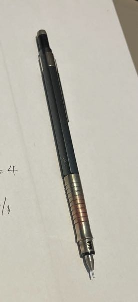 シャーペンがこんなふうになってしまいましたこのまま使い続けたら一面