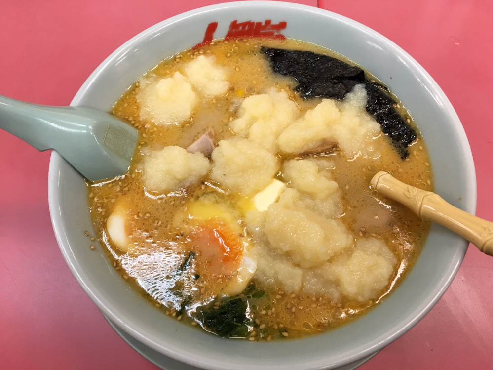あなたはラーメンに「おろしにんにく」を入れますか？ 私はこれくらい入れます。 チャーハンにもニンニク入れるし、ギョーザにもかけます。
