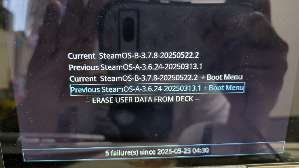 SteamDeckについて質問です。 今日、いつも通りSteamDeckで遊ぼうと電源をつけたらこんなのが出まして、起動できなくなりました。 5つ項目がでてますが、どれを押してもエラー？みたいのがでて進みません。 ここから初期化する方法などあれば教えていただけませんか？ ちなみにおそらく原因はWindowsをデュアルブートで入れてたのでそれが原因かな…と思うのですが今まで不調無く遊べてました。 同じ経験をした方、おりましたらお願いします。