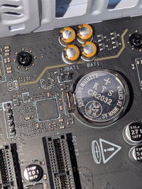 有識者の方に質問です。本当に何もしていないのにいきなりPCがこ