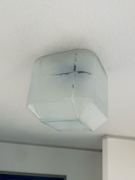 急募廊下の電球が切れて交換しようとしたのですがこのガラスカバーが 